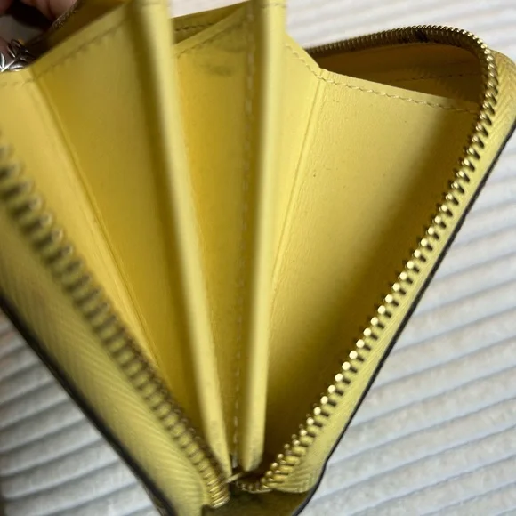 Louis Vuitton Yellow Zip Up Vernis Wallet - Picture 6 of 7